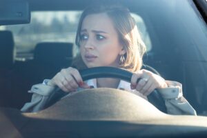 Woman experiencing these symptoms of driving anxiety