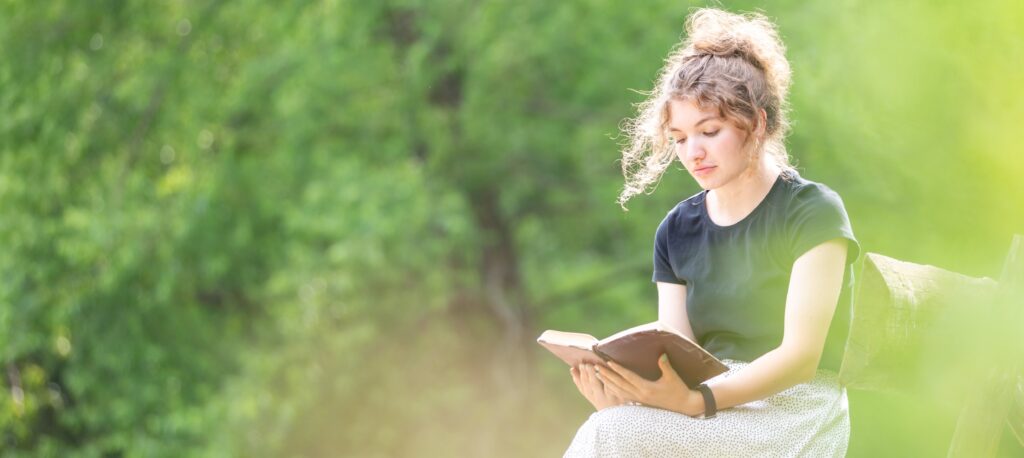 Woman reading one of the twelve best books to help her overthinking and anxiety